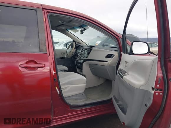 ✅ 2012 Toyota Sienna LE • VIN: 5TDKK3DC5CS207638 • Lot: 43740141. Listed on IAAI with 182,721 mi. Free auction sales archive from the USA and detailed vehicle history report at DreamBid. Image 5.