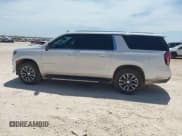 ✅ 2021 Chevrolet Suburban LT • VIN: 1GNSKCKD8MR431554 • Lot: 42774823. Wystawiony na IAAI z przebiegiem 84 653 mil. Bezpłatny archiwum sprzedaży aukcyjnych z USA i szczegółowy raport historii pojazdu na DreamBid. Zdjęcie 14.