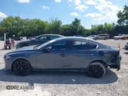 ✅ 2024 Mazda 3 S Carbon Edition • VIN: 3MZBPBCM2RM423412 • Lot: 43122453. Wystawiony na IAAI z przebiegiem 16 392 mil. Bezpłatny archiwum sprzedaży aukcyjnych z USA i szczegółowy raport historii pojazdu na DreamBid. Zdjęcie 15.