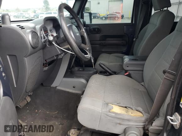 ✅ 2007 Jeep Wrangler Unlimited Sahara • VIN: 1J4GB59107L184277 • Lot: 84781475. Listed on Copart with 264,496 mi. Free auction sales archive from the USA and detailed vehicle history report at DreamBid. Image 7.