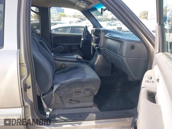 2001 Chevrolet Silverado 1500HD LT z VIN 1GCGC13U81F181468, wystawiony jako IAAI lot #43155254 z przebiegiem 119 792 mil mil oraz . Historia ofert i sprzedaży dostępna na DreamBid. Obrazek 5.