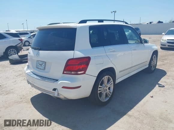 ✅ 2014 Mercedes-Benz GLK 350 • VIN: WDCGG5HB5EG285333 • Lot: 43130476. Listed on IAAI with 95,332 mi. Free auction sales archive from the USA and detailed vehicle history report at DreamBid. Image 4.