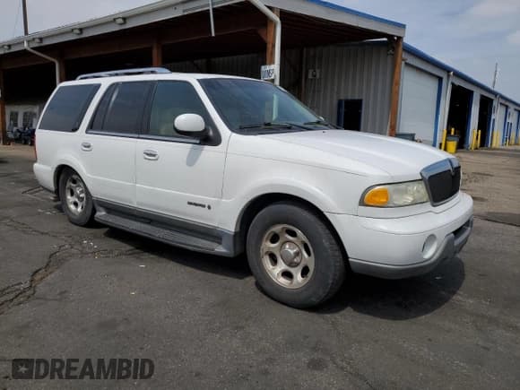 ✅ 2001 Lincoln Navigator • VIN: 5LMEU27R01LJ31190 • Lot: 69784535. Wystawiony na Copart z przebiegiem 243 786 mil. Bezpłatny archiwum sprzedaży aukcyjnych z USA i szczegółowy raport historii pojazdu na DreamBid. Zdjęcie 4.