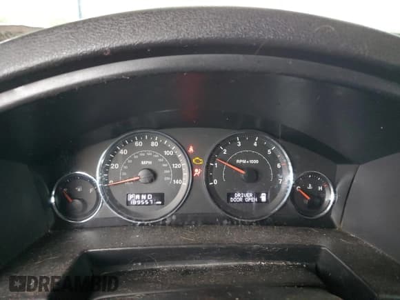 ✅ 2008 Jeep Commander Sport • VIN: 1J8HG48K98C129806 • Лот: 82295765. Опубликован ранее на Copart с пробегом 189 557 миль. Бесплатный доступ к архиву аукционных продаж из США и подробный отчёт об истории автомобиля на DreamBid. Изображение 9.