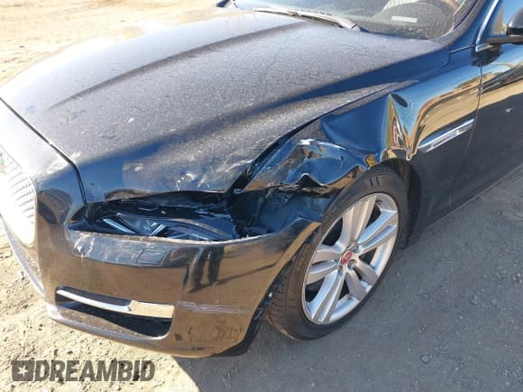 ✅ 2016 Jaguar XJ Portfolio • VIN: SAJWJ2GD1G8W00339 • Lot: 43642626. Listed on IAAI with 100,482 mi. Free auction sales archive from the USA and detailed vehicle history report at DreamBid. Image 6.