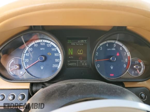 ✅ 2006 Maserati Quattroporte • VIN: ZAMCE39A260026602 • Лот: 77002534. Опубликован ранее на Copart с пробегом 40 771 миль. Бесплатный доступ к архиву аукционных продаж из США и подробный отчёт об истории автомобиля на DreamBid. Изображение 9.