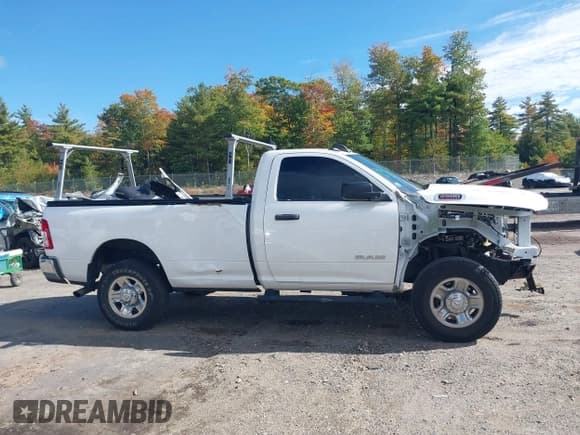 ✅ 2022 Ram 2500 Tradesman • VIN: 3C6MR5AJ3NG139397 • Lot: 43267574. Wystawiony na IAAI z przebiegiem 36 655 mil. Bezpłatny archiwum sprzedaży aukcyjnych z USA i szczegółowy raport historii pojazdu na DreamBid. Zdjęcie 14.