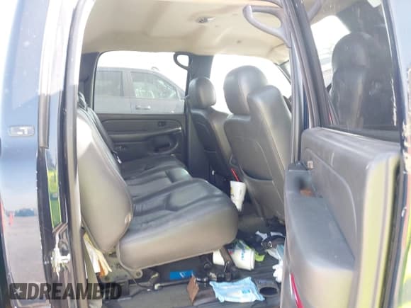 ✅ 2006 Chevrolet Silverado 2500HD LT1 • VIN: 1GCHK23U26F267735 • Lot: 42235416. Listed on IAAI with 256,224 mi. Free auction sales archive from the USA and detailed vehicle history report at DreamBid. Image 8.