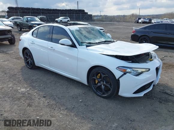 ✅ 2017 Alfa Romeo Giulia Ti • VIN: ZARFAEENXH7560223 • Lot: 41923690. Listed on IAAI with 76,004 mi. Free auction sales archive from the USA and detailed vehicle history report at DreamBid. Image 1.