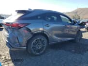 ✅ 2023 Lexus RX 500h F Sport Performance • VIN: 2T2BCMEA8PC002096 • Lot: 91427225. Wystawiony na Copart z przebiegiem 33 508 mil. Bezpłatny archiwum sprzedaży aukcyjnych z USA i szczegółowy raport historii pojazdu na DreamBid. Zdjęcie 3.