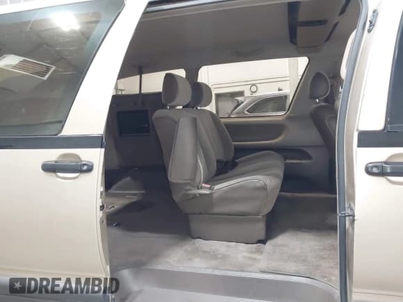 ✅ 1997 Toyota Previa DX • VIN: JT3HK22M3V1067433 • Lot: 42363942. Listed on IAAI with 211,105 mi. Free auction sales archive from the USA and detailed vehicle history report at DreamBid. Image 8.