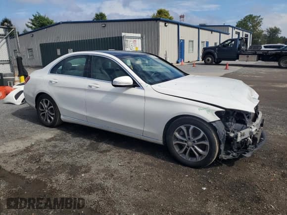 ✅ 2015 Mercedes-Benz C 300 • VIN: 55SWF4JB9FU095960 • Lot: 81444275. Wystawiony na Copart z przebiegiem 98 682 mil. Bezpłatny archiwum sprzedaży aukcyjnych z USA i szczegółowy raport historii pojazdu na DreamBid. Zdjęcie 4.