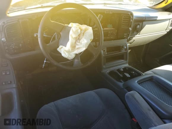 ✅ 2003 Chevrolet Silverado 1500 LS • VIN: 1GCEC19T43Z296947 • Лот: 73397764. Опубликован ранее на Copart с пробегом 267 930 миль. Бесплатный доступ к архиву аукционных продаж из США и подробный отчёт об истории автомобиля на DreamBid. Изображение 8.