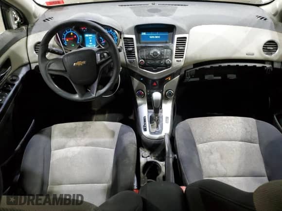 2015 Chevrolet Cruze LS с VIN 1G1PA5SG0F7189695, выставлен на аукционе Copart как лот 90311155 с пробегом 92 077 миль миль и Списание • Salvage title. История ставок и продаж доступна на DreamBid. Изображение 8.