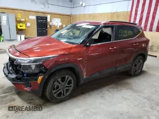 ✅ 2023 Kia Seltos S • VIN: KNDEUCAA9P7454431 • Lot: 68852255. Wystawiony na Copart z przebiegiem 16 690 mil. Bezpłatny archiwum sprzedaży aukcyjnych z USA i szczegółowy raport historii pojazdu na DreamBid. Zdjęcie 1.