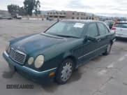 ✅ 1997 Mercedes-Benz E 320 • VIN: WDBJF55F3VJ034009 • Lot: 41710225. Wystawiony na IAAI z przebiegiem 239 673 mil. Bezpłatny archiwum sprzedaży aukcyjnych z USA i szczegółowy raport historii pojazdu na DreamBid. Zdjęcie 6.