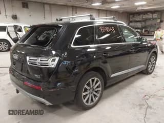 ✅ 2018 Audi Q7 Prestige • VIN: WA1VAAF74JD019684 • Lot: 43390168. Wystawiony na IAAI z przebiegiem 58 277 mil. Bezpłatny archiwum sprzedaży aukcyjnych z USA i szczegółowy raport historii pojazdu na DreamBid. Zdjęcie 4.