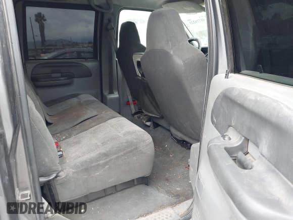 ✅ 2002 Ford F-250 XL • VIN: 1FTNW20L22ED62511 • Lot: 41774223. Wystawiony na IAAI z przebiegiem 266 036 mil. Bezpłatny archiwum sprzedaży aukcyjnych z USA i szczegółowy raport historii pojazdu na DreamBid. Zdjęcie 8.