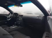 ✅ 2012 Dodge Challenger SXT • VIN: 2C3CDYAG1CH180881 • Lot: 41072621. Wystawiony na IAAI z przebiegiem 147 610 mil. Bezpłatny archiwum sprzedaży aukcyjnych z USA i szczegółowy raport historii pojazdu na DreamBid. Zdjęcie 5.