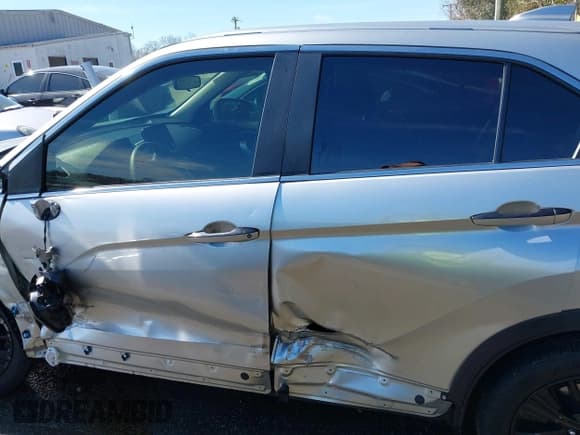 ✅ 2022 Mitsubishi Eclipse Cross LE • VIN: JA4ATVAAXNZ053821 • Lot: 41674845. Wystawiony na IAAI z przebiegiem 81 340 mil. Bezpłatny archiwum sprzedaży aukcyjnych z USA i szczegółowy raport historii pojazdu na DreamBid. Zdjęcie 14.