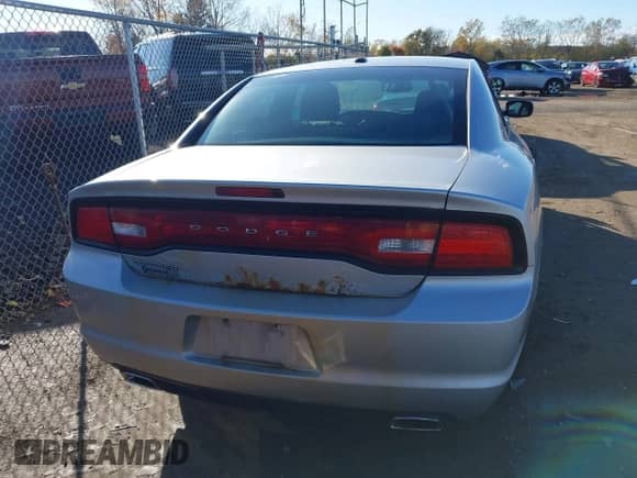 2012 Dodge Charger SE z VIN 2C3CDXBG3CH120772, wystawiony jako IAAI lot #43507063 z przebiegiem 224 409 mil mil oraz . Historia ofert i sprzedaży dostępna na DreamBid. Obrazek 16.