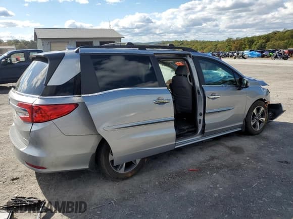 ✅ 2018 Honda Odyssey Touring • VIN: 5FNRL6H8XJB006550 • Lot: 85768515. Listed on Copart with Not provided. Free auction sales archive from the USA and detailed vehicle history report at DreamBid. Image 3.