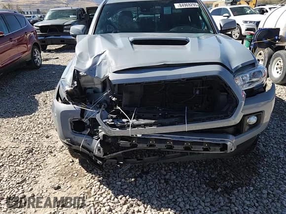 ✅ 2018 Toyota Tacoma SR5 • VIN: 3TMCZ5AN1JM174071 • Лот: 84969295. Опубликован ранее на Copart с пробегом 102 856 миль. Бесплатный доступ к архиву аукционных продаж из США и подробный отчёт об истории автомобиля на DreamBid. Изображение 13.