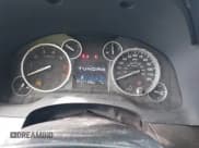 ✅ 2015 Toyota Tundra SR • VIN: 5TFRM5F18FX093942 • Lot: 42969303. Wystawiony na IAAI z przebiegiem 211 396 mil. Bezpłatny archiwum sprzedaży aukcyjnych z USA i szczegółowy raport historii pojazdu na DreamBid. Zdjęcie 7.