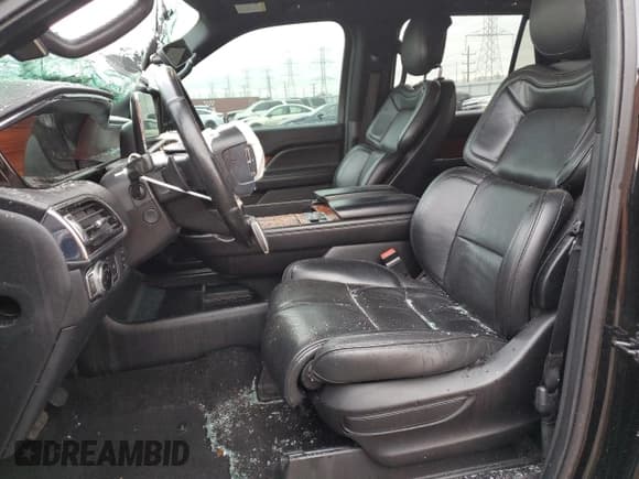 ✅ 2018 Lincoln Navigator Select • VIN: 5LMJJ3JT6JEL12333 • Lot: 80170054. Wystawiony na Copart z przebiegiem 169 554 mil. Bezpłatny archiwum sprzedaży aukcyjnych z USA i szczegółowy raport historii pojazdu na DreamBid. Zdjęcie 7.