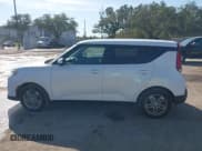 ✅ 2021 Kia Soul LX • VIN: KNDJ23AU5M7769530 • Лот: 43749613. Опубликован ранее на IAAI с пробегом 77 346 миль. Бесплатный доступ к архиву аукционных продаж из США и подробный отчёт об истории автомобиля на DreamBid. Изображение 14.