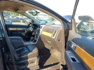 ✅ 2008 Lincoln MKX • VIN: 2LMDU88C98BJ19050 • Lot: 43144508. Wystawiony na IAAI z przebiegiem 142 850 mil. Bezpłatny archiwum sprzedaży aukcyjnych z USA i szczegółowy raport historii pojazdu na DreamBid. Zdjęcie 5.