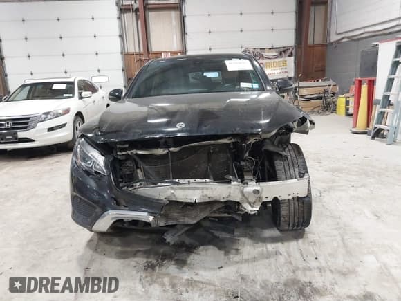 ✅ 2018 Mercedes-Benz GLC 300 • VIN: WDC0J4KB5JF478457 • Lot: 41584615. Wystawiony na IAAI z przebiegiem 145 773 mil. Bezpłatny archiwum sprzedaży aukcyjnych z USA i szczegółowy raport historii pojazdu na DreamBid. Zdjęcie 6.