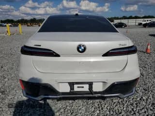 ✅ 2024 BMW 7 Series 740i xDrive • VIN: WBA33EH02RCS76226 • Лот: 82684985. Опубликован ранее на Copart с пробегом 22 696 миль. Бесплатный доступ к архиву аукционных продаж из США и подробный отчёт об истории автомобиля на DreamBid. Изображение 6.