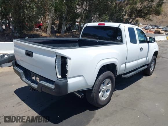 ✅ 2016 Toyota Tacoma SR • VIN: 5TFRX5GN0GX068205 • Lot: 42685064. Wystawiony na IAAI z przebiegiem 121 567 mil. Bezpłatny archiwum sprzedaży aukcyjnych z USA i szczegółowy raport historii pojazdu na DreamBid. Zdjęcie 4.