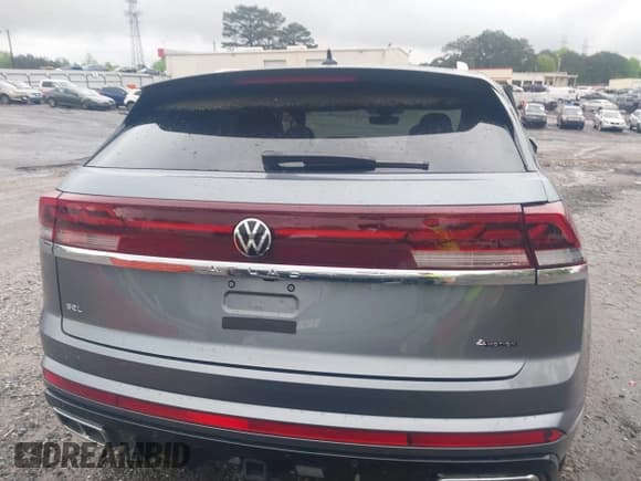 ✅ 2024 Volkswagen Atlas SEL Premium R-Line • VIN: 1V2FE2CA0RC253583 • Lot: 41951435. Wystawiony na IAAI z przebiegiem 4 668 mil. Bezpłatny archiwum sprzedaży aukcyjnych z USA i szczegółowy raport historii pojazdu na DreamBid. Zdjęcie 16.