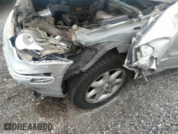 ✅ 2003 Mercedes-Benz C 240 • VIN: WDBRF61J13E012597 • Lot: 40471114. Wystawiony na IAAI z przebiegiem Nie podano. Bezpłatny archiwum sprzedaży aukcyjnych z USA i szczegółowy raport historii pojazdu na DreamBid. Zdjęcie 6.