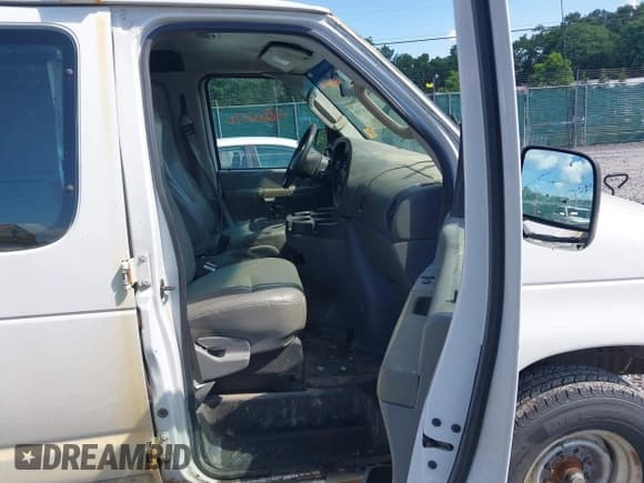 ✅ 2006 Ford Econoline Cargo • VIN: 1FTNE24W66DB06861 • Lot: 42601070. Listed on IAAI with 295,531 mi. Free auction sales archive from the USA and detailed vehicle history report at DreamBid. Image 5.