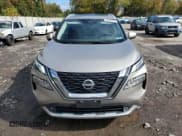✅ 2022 Nissan Rogue Platinum • VIN: JN8BT3DD1NW277943 • Lot: 86299405. Wystawiony na Copart z przebiegiem 64 967 mil. Bezpłatny archiwum sprzedaży aukcyjnych z USA i szczegółowy raport historii pojazdu na DreamBid. Zdjęcie 5.