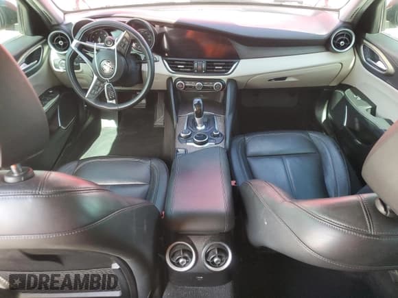 ✅ 2019 Alfa Romeo Giulia Ti Sport • VIN: ZARFAMBN1K7608746 • Лот: 69864455. Опубликован ранее на Copart с пробегом Не указан. Бесплатный доступ к архиву аукционных продаж из США и подробный отчёт об истории автомобиля на DreamBid. Изображение 8.