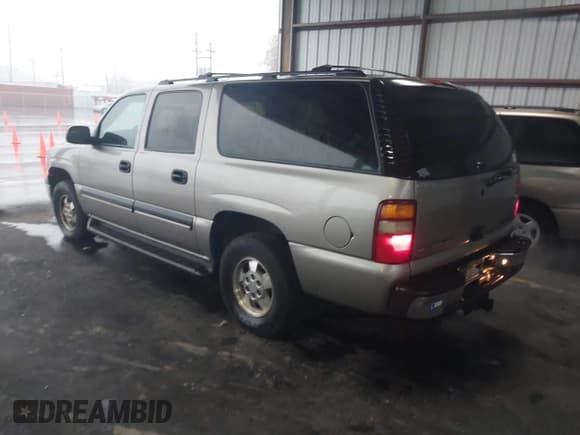 ✅ 2003 Chevrolet Suburban LS • VIN: 3GNEC16Z03G157690 • Lot: 43708192. Listed on IAAI with 425,029 mi. Free auction sales archive from the USA and detailed vehicle history report at DreamBid. Image 3.