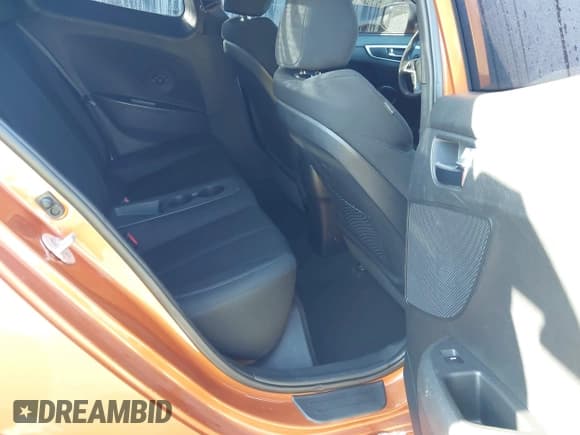 ✅ 2016 Hyundai Veloster • VIN: KMHTC6AD8GU287711 • Lot: 41566618. Wystawiony na IAAI z przebiegiem 78 606 mil. Bezpłatny archiwum sprzedaży aukcyjnych z USA i szczegółowy raport historii pojazdu na DreamBid. Zdjęcie 8.