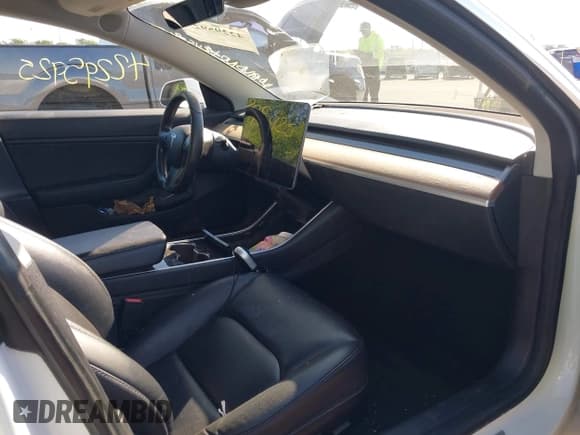✅ 2018 Tesla Model 3 Long Range Battery • VIN: 5YJ3E1EB7JF108455 • Lot: 42295925. Wystawiony na IAAI z przebiegiem 81 319 mil. Bezpłatny archiwum sprzedaży aukcyjnych z USA i szczegółowy raport historii pojazdu na DreamBid. Zdjęcie 5.