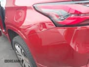 ✅ 2023 Chevrolet Traverse High Country • VIN: 1GNEVNKW9PJ242335 • Lot: 42415467. Wystawiony na IAAI z przebiegiem 25 855 mil. Bezpłatny archiwum sprzedaży aukcyjnych z USA i szczegółowy raport historii pojazdu na DreamBid. Zdjęcie 17.