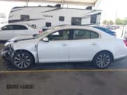 ✅ 2014 Lincoln MKS • VIN: 1LNHL9EK4EG609000 • Лот: 42843559. Опубликован ранее на IAAI с пробегом Не указан. Бесплатный доступ к архиву аукционных продаж из США и подробный отчёт об истории автомобиля на DreamBid. Изображение 15.