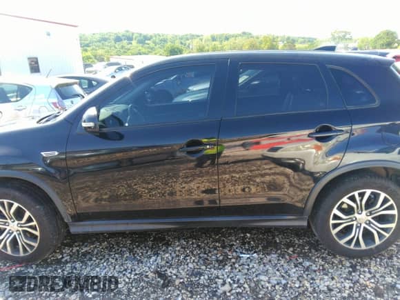 2018 Mitsubishi Outlander SE с VIN JA4AR3AWXJU013308, выставлен на аукционе IAAI как лот 42142171 с пробегом 85 848 миль миль и . История ставок и продаж доступна на DreamBid. Изображение 14.