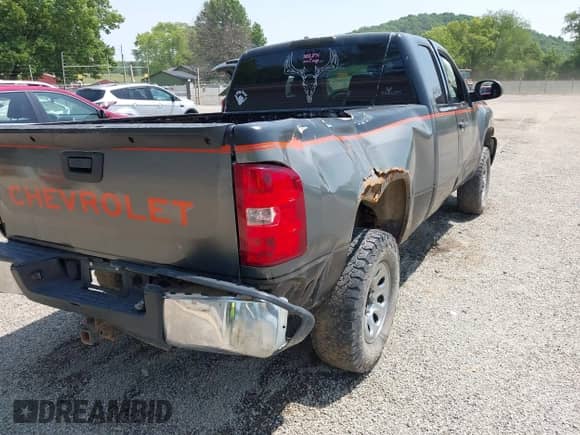 ✅ 2011 Chevrolet Silverado 1500 LS • VIN: 1GCRKREA6BZ342042 • Lot: 42410354. Wystawiony na IAAI z przebiegiem 290 263 mil mil. Skorzystaj z bezpłatnego archiwum sprzedaży aukcyjnych z USA i zobacz szczegółowy raport historii pojazdu na DreamBid. Zdjęcie 15.