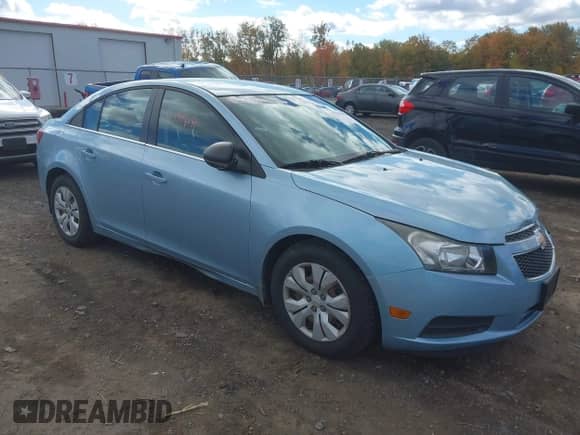 2012 Chevrolet Cruze LS с VIN 1G1PC5SH5C7272151, выставлен на аукционе IAAI как лот 43394159 с пробегом 113 798 миль миль и . История ставок и продаж доступна на DreamBid. Изображение 1.