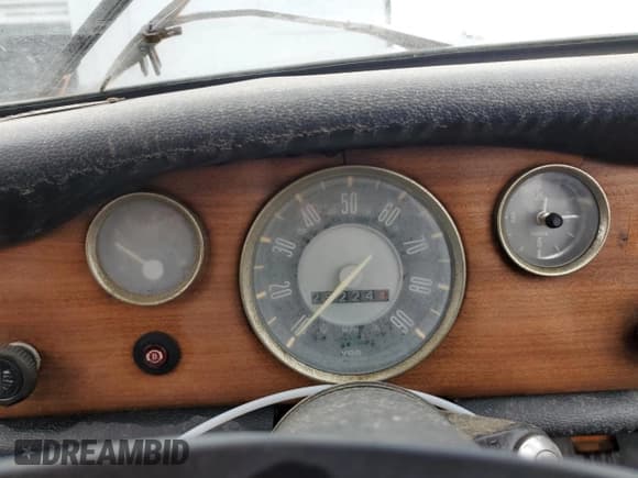 ✅ 1971 Volkswagen Karmann Ghia • VIN: 1412095162 • Lot: 59904095. Wystawiony na Copart z przebiegiem 25 224 mil. Bezpłatny archiwum sprzedaży aukcyjnych z USA i szczegółowy raport historii pojazdu na DreamBid. Zdjęcie 9.