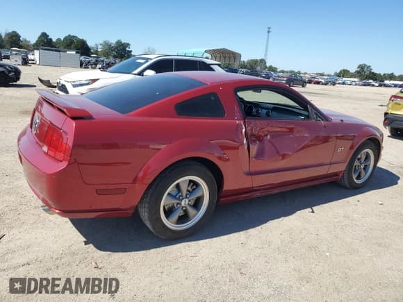 ✅ 2005 Ford Mustang GT Deluxe • VIN: 1ZVFT82H855226457 • Лот: 86697535. Опубликован ранее на Copart с пробегом 116 234 миль. Бесплатный доступ к архиву аукционных продаж из США и подробный отчёт об истории автомобиля на DreamBid. Изображение 3.