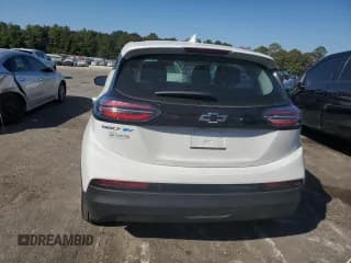 ✅ 2023 Chevrolet Bolt EV 2LT • VIN: 1G1FX6S06P4205033 • Lot: 77526514. Wystawiony na Copart z przebiegiem 6 592 mil. Bezpłatny archiwum sprzedaży aukcyjnych z USA i szczegółowy raport historii pojazdu na DreamBid. Zdjęcie 6.